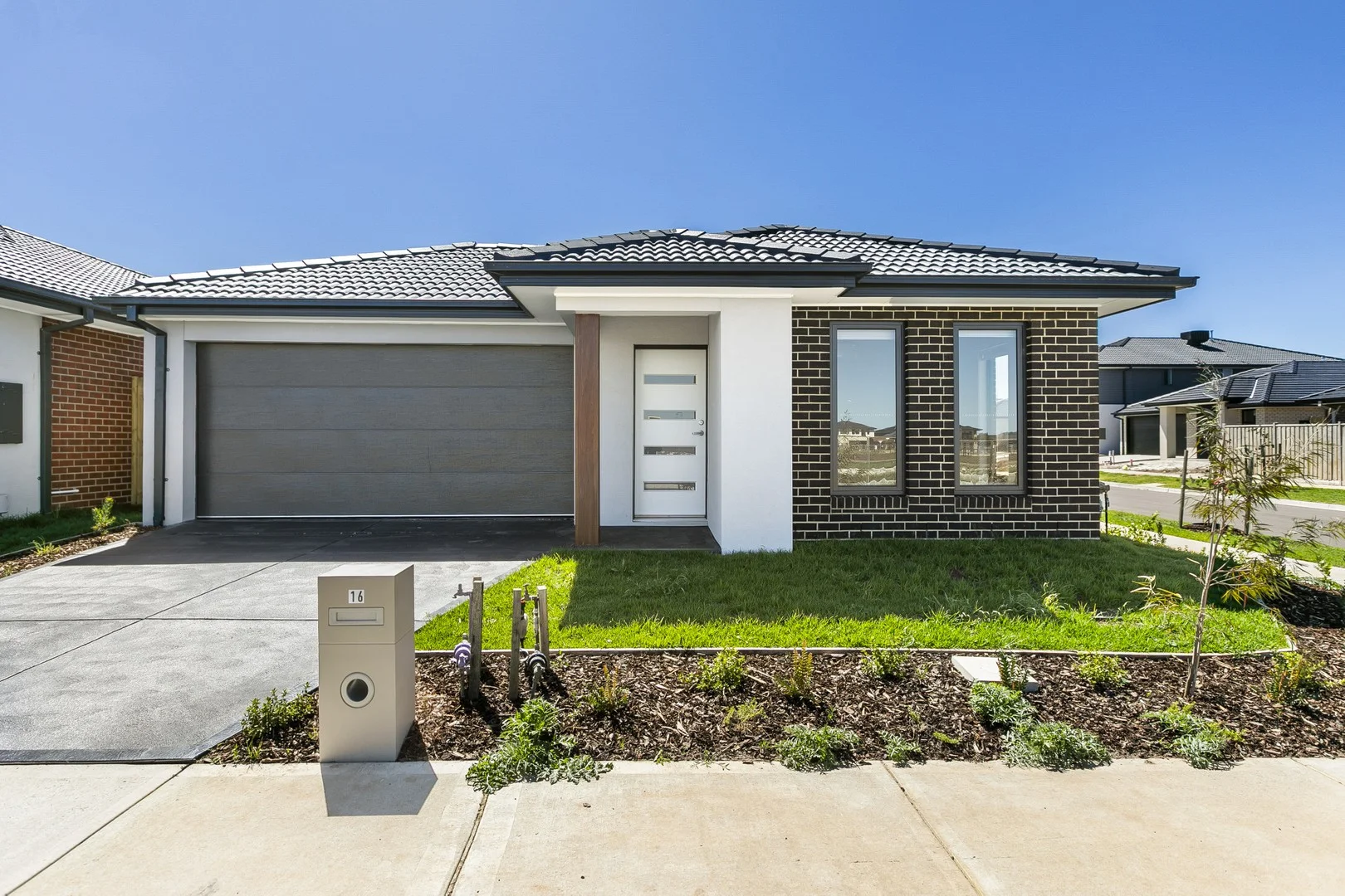 16 Leger Street, Manor Lakes VIC 3024
