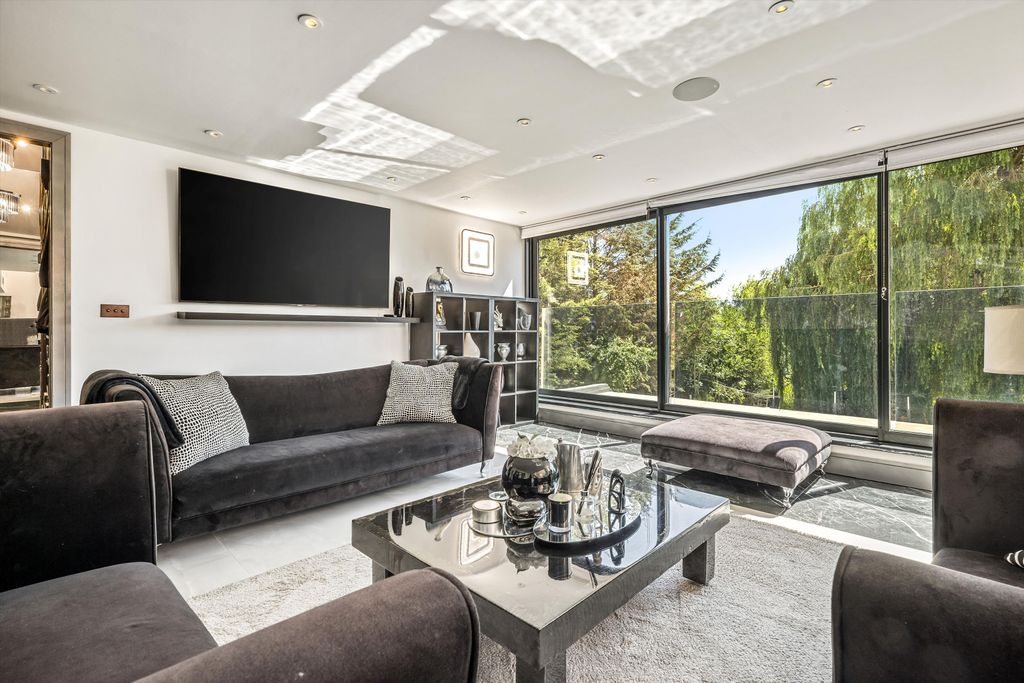Additional image 13 of 5 bed detached house to rentWaggon Road, Barnet EN4