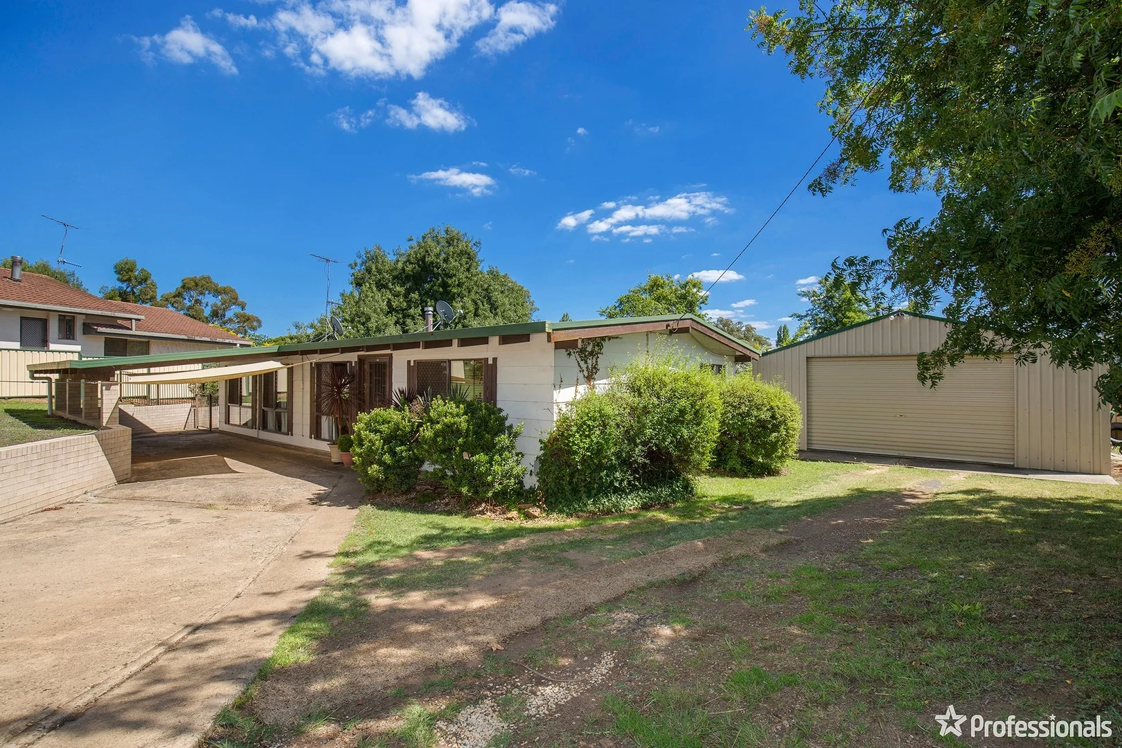 1 Bishop Crescent, Armidale NSW 2350