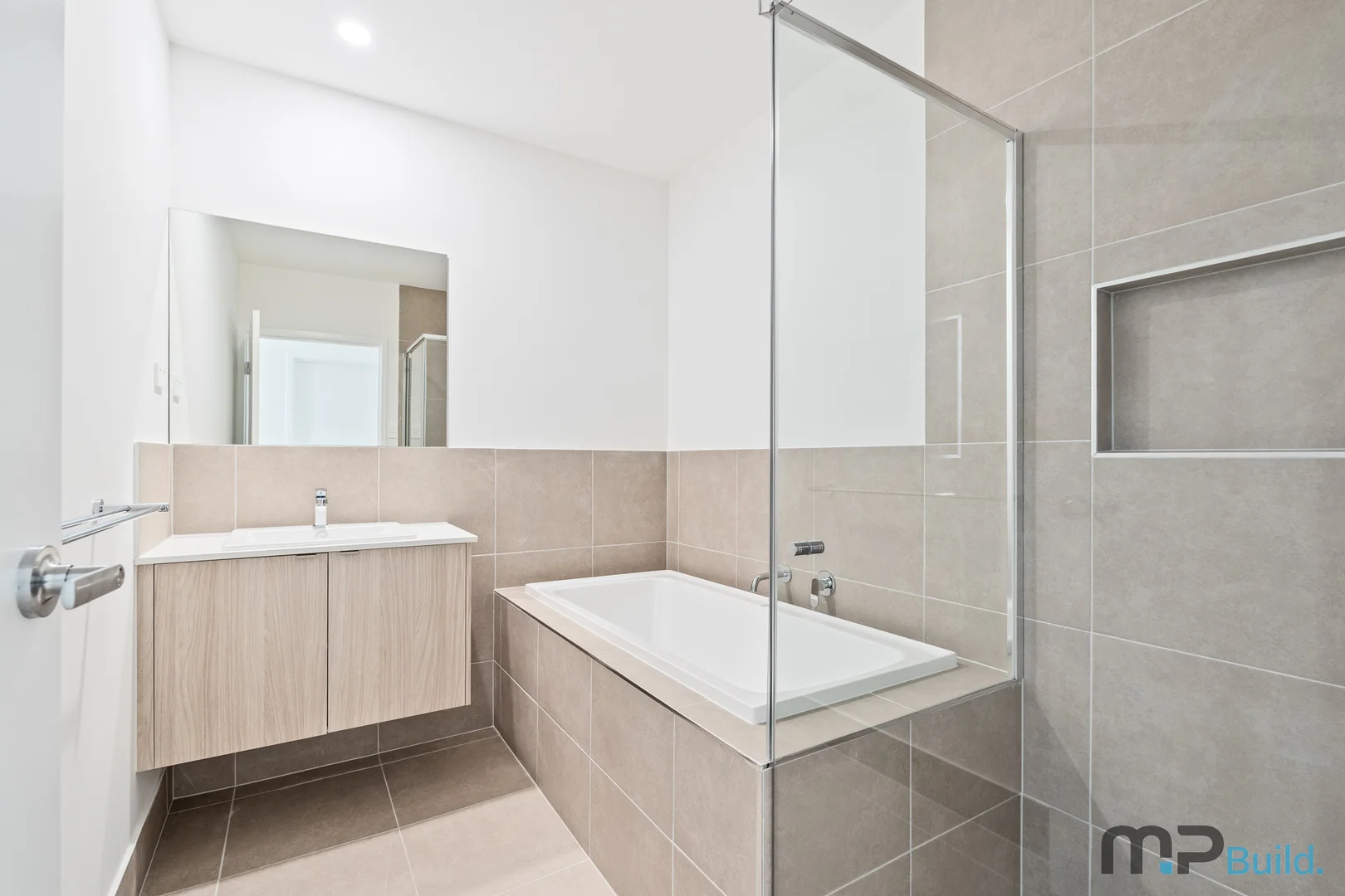Additional image 13 of 2/122b Bideford Street, Torquay QLD 4655