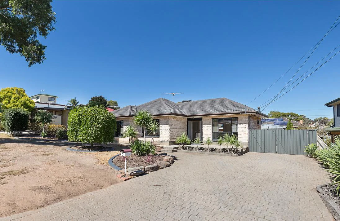5 Parslow Rd, Para Hills SA 5096