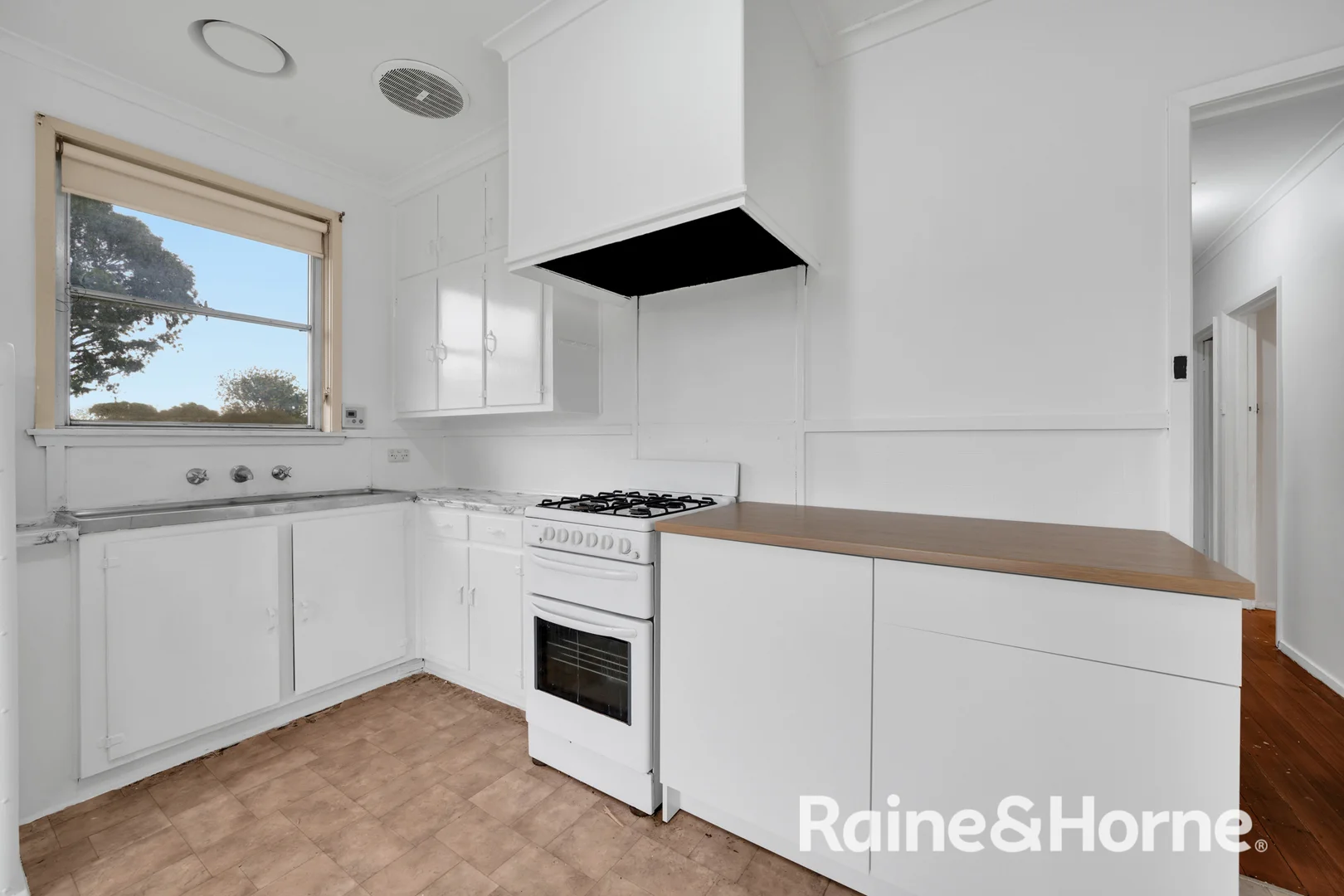 Additional image 5 of 2 Deborah St, Werribee VIC 3030