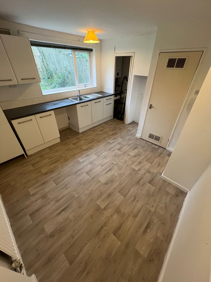 3 Bed Semi-Detached House, Spring Close Mount, S14, N1 7GU photo 2