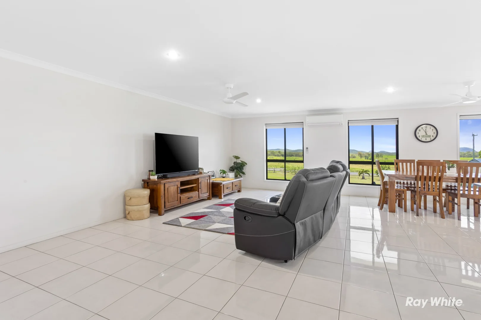 16 Hitching Rail Drive, Tanby QLD 4703 photo 4