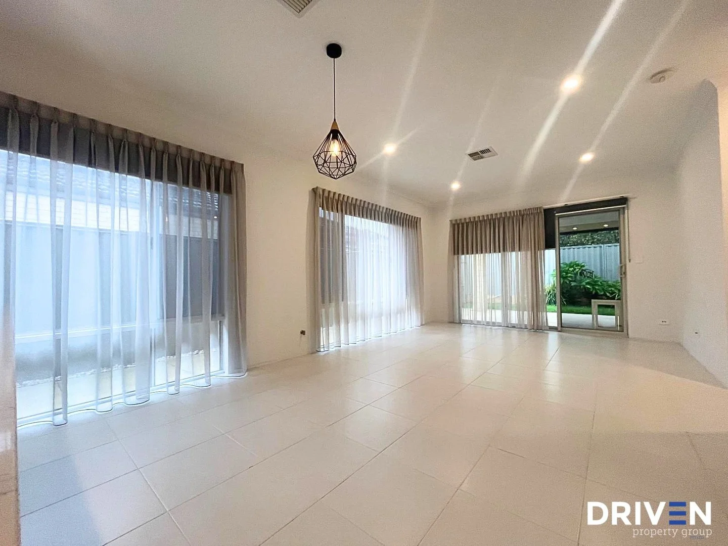 11 Macadamia Loop, Piara Waters WA 6112