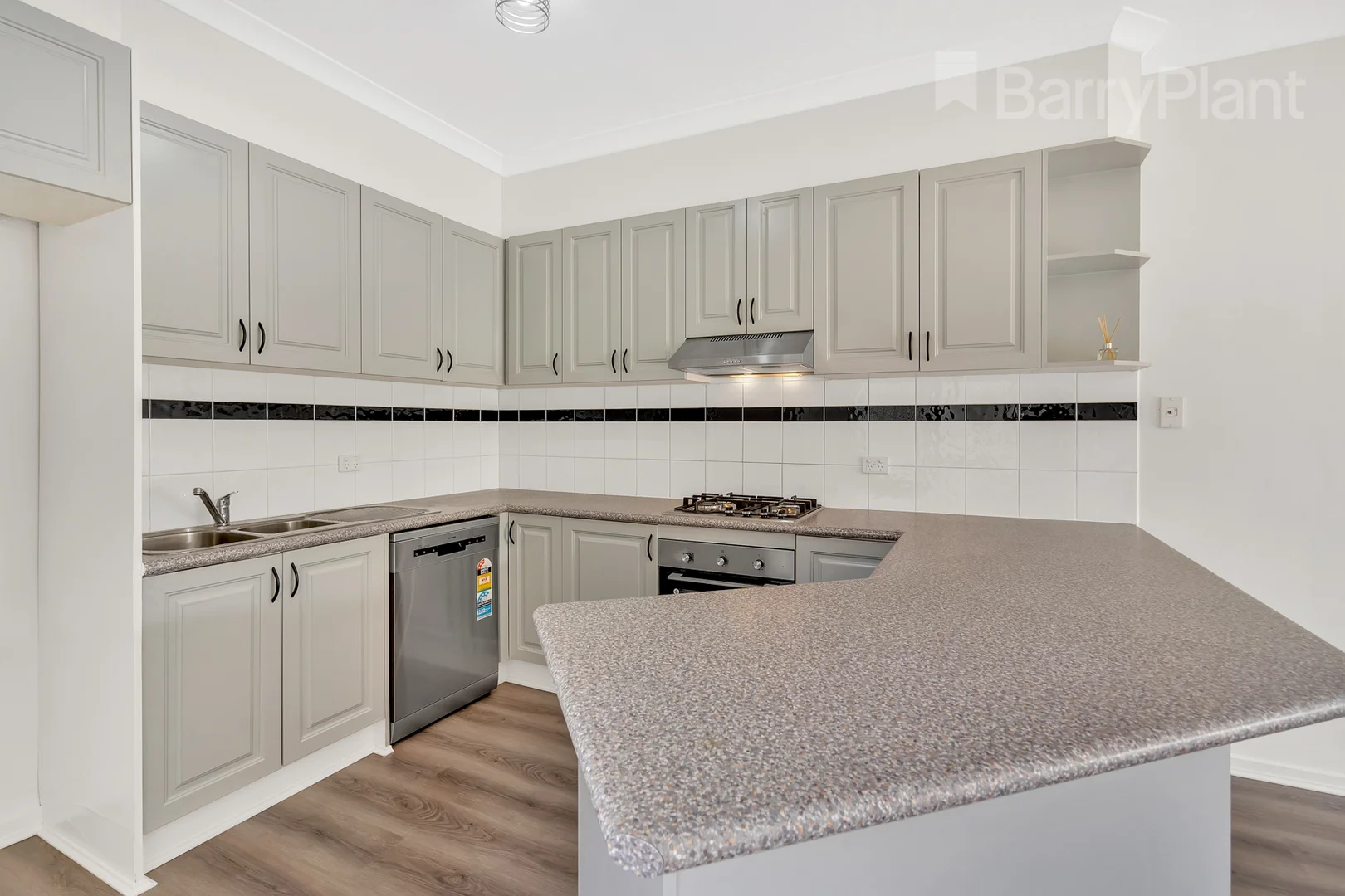 Additional image 3 of 2/132 St Vigeons Road, Reservoir VIC 3073
