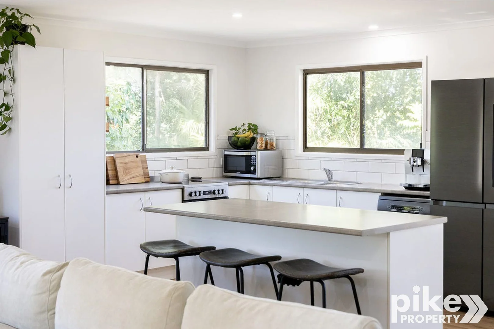 4 Leach Avenue, Landsborough QLD 4550 photo 5