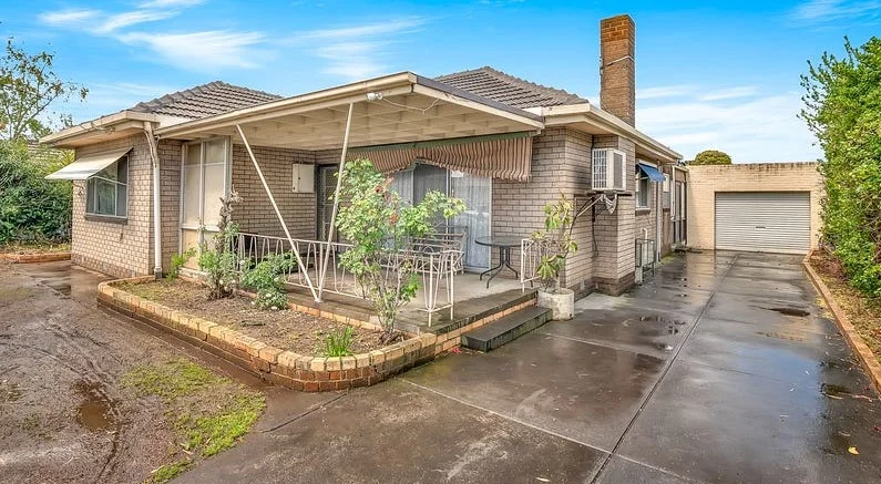 10 Botha Avenue, Reservoir VIC 3073
