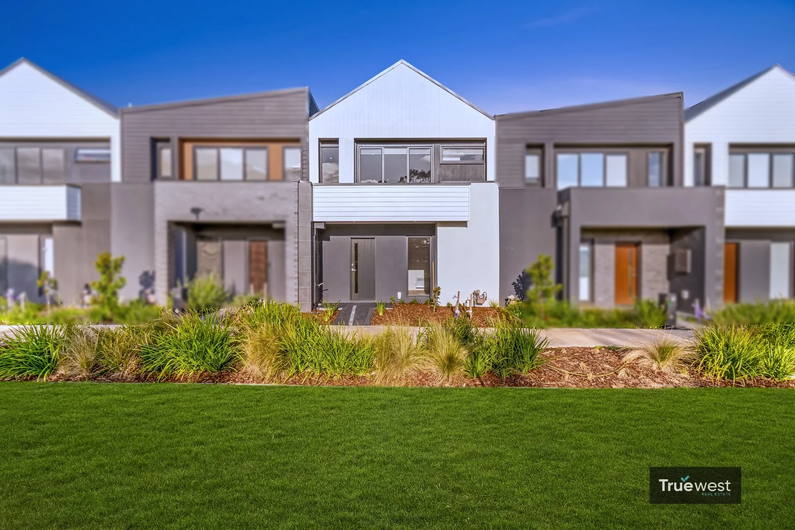 11 Aviana Walk, Wyndham Vale VIC 3024