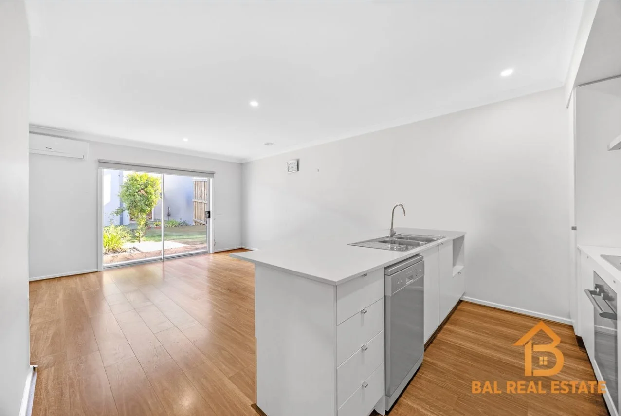 4 Viola Drive, Rockbank VIC 3335 photo 4