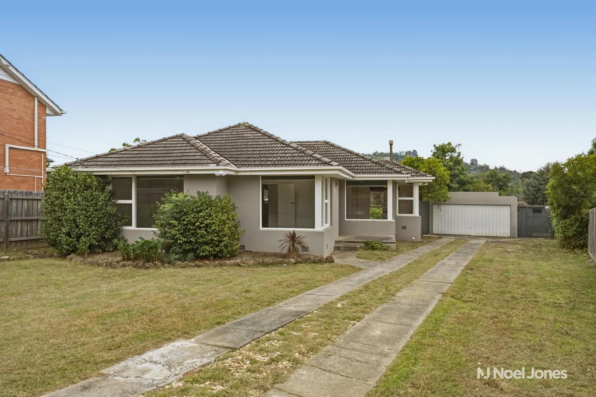 8 Elmore Avenue, Croydon VIC 3136