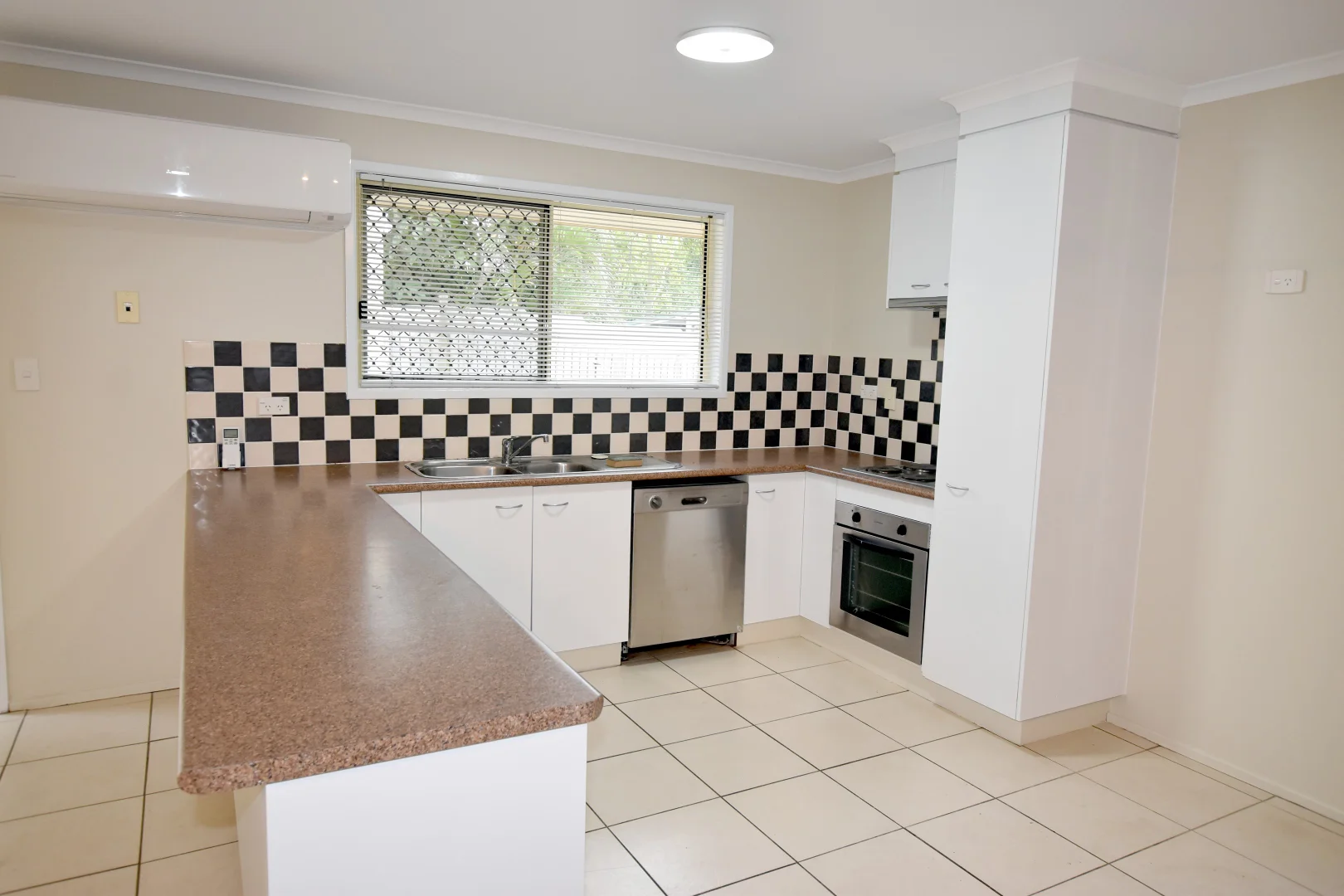 Additional image 4 of 9B Windward Passage, South Gladstone QLD 4680