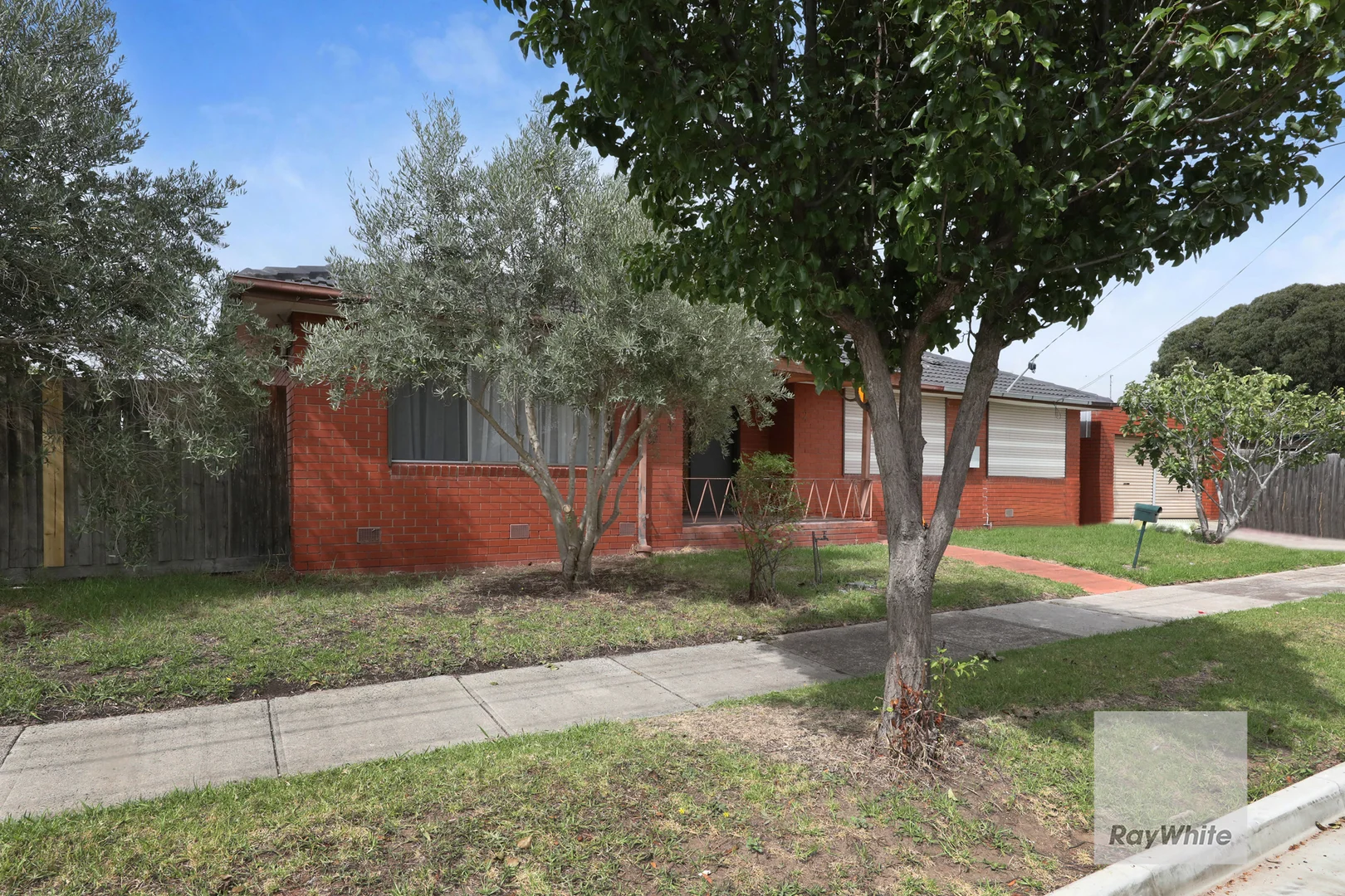2 Power Close, Gladstone Park VIC 3043 photo 4