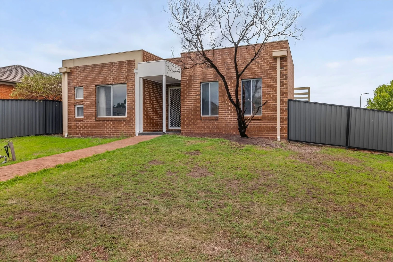 28 Lakewood Boulevard, Melton VIC 3337