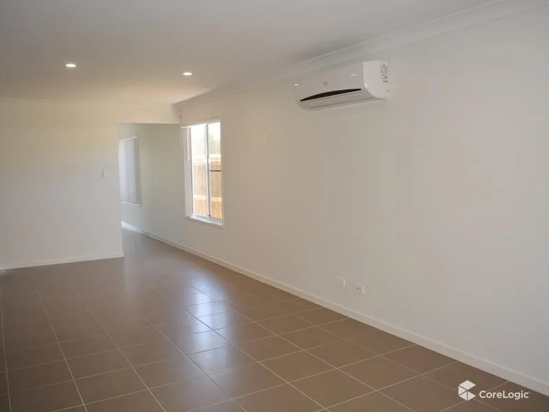 38 Parkland Circuit, Pimpama QLD 4209 photo 4