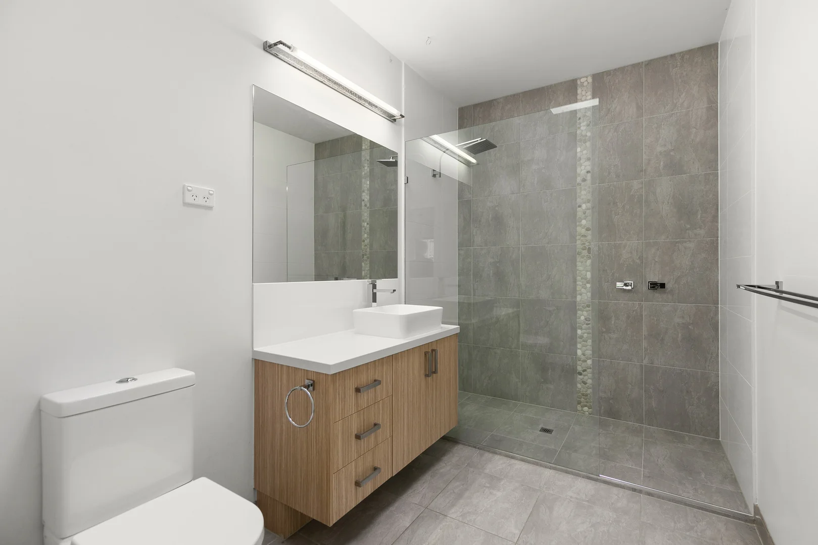 Additional image 4 of 3/18 Winifred St, Oak Park VIC 3046