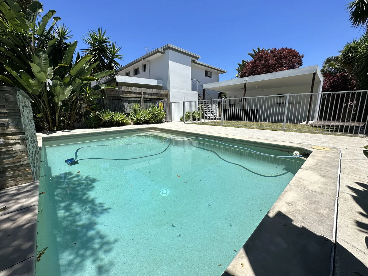 2/83 Mountain View, Miami QLD 4220