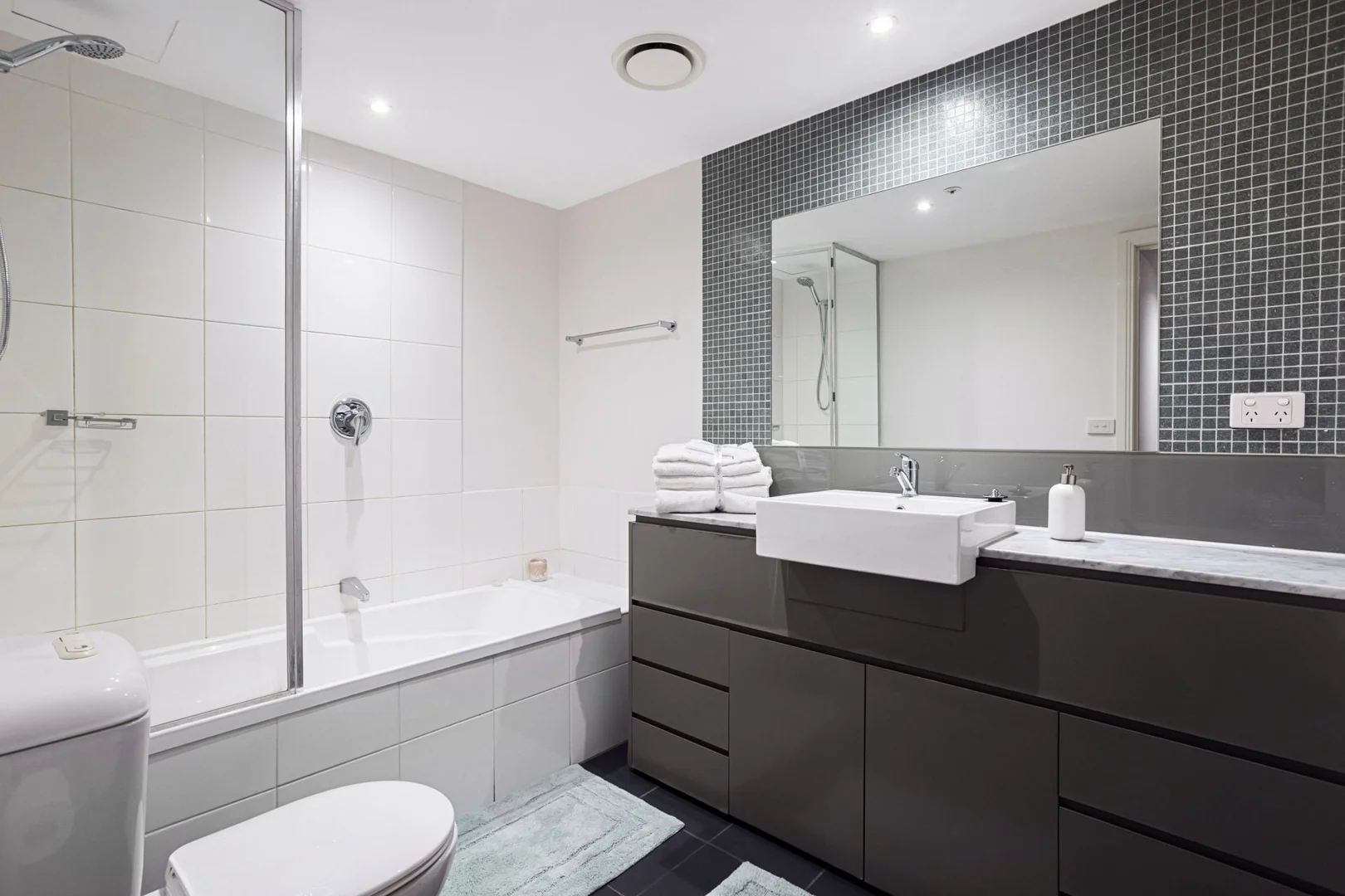 Additional image 5 of 2112/222 Russell St, Melbourne VIC 3000
