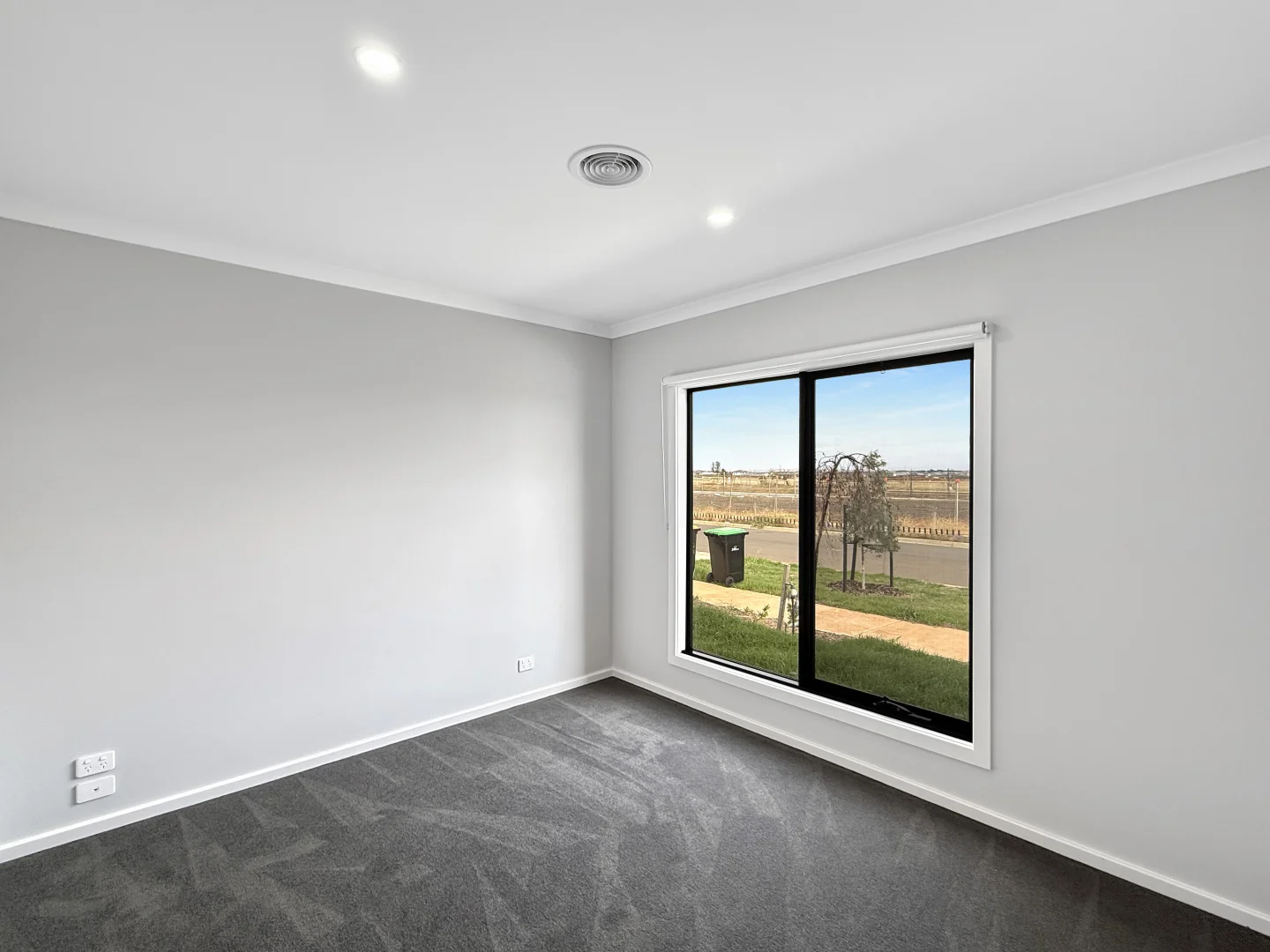 Additional image 2 of 27 Camelon Avenue, Thornhill Park VIC 3335