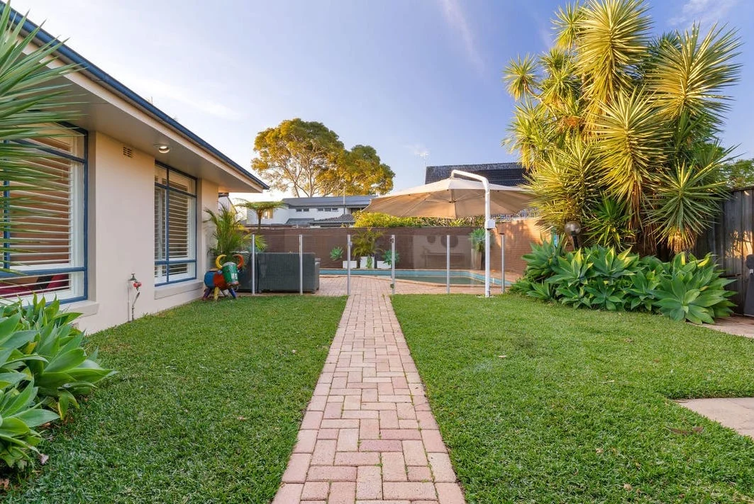 Additional image 2 of 8 Roscommon Crescent, Killarney Heights NSW 2087