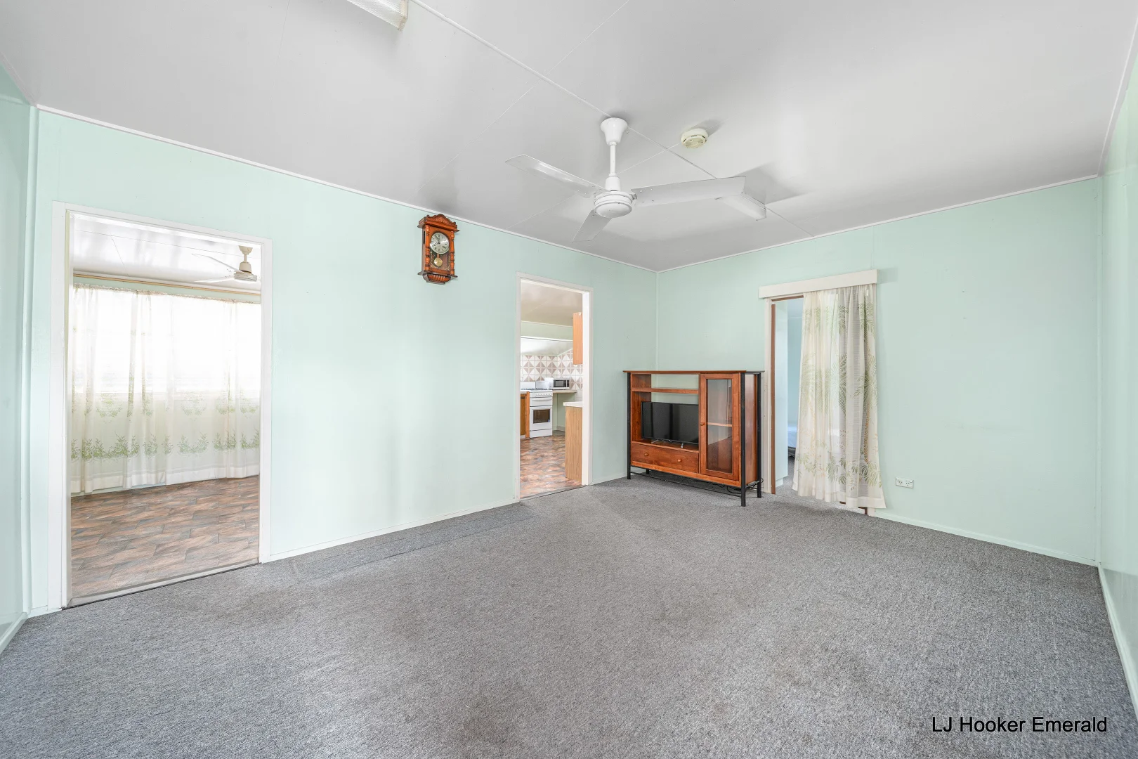 26 Esmond Street, Emerald QLD 4720 photo 5