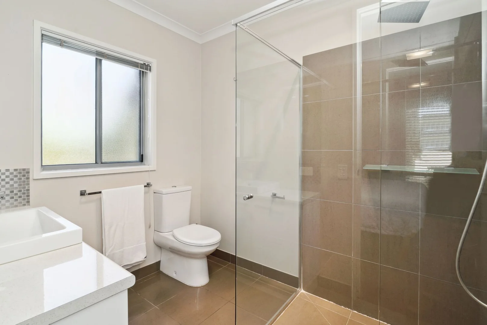 Additional image 7 of 6B Heyington Place, Kennington VIC 3550