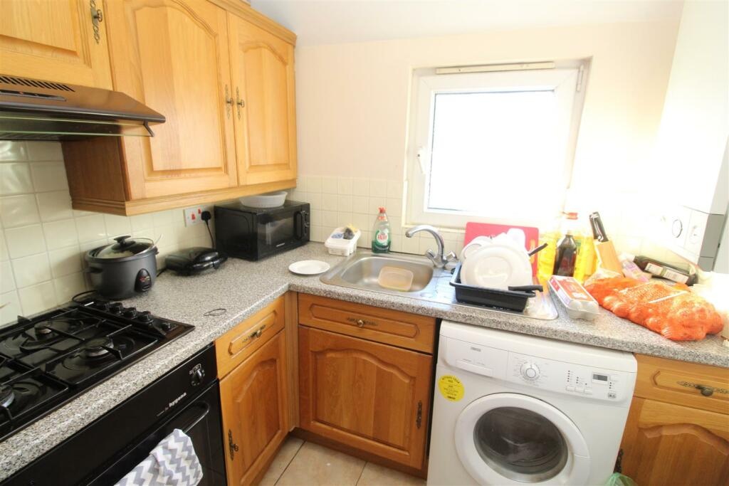 2 Bed Flat, Soberton Avenue, CF14, N1 7GU photo 4