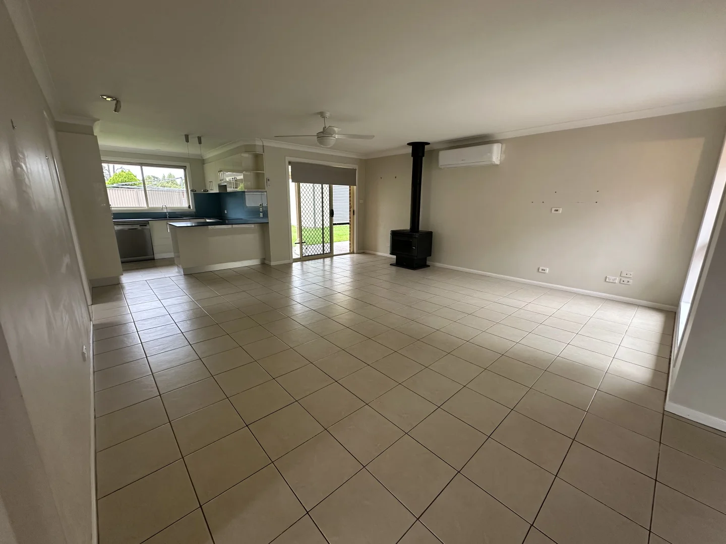 247 Thirlmere Way, Thirlmere NSW 2572 photo 3