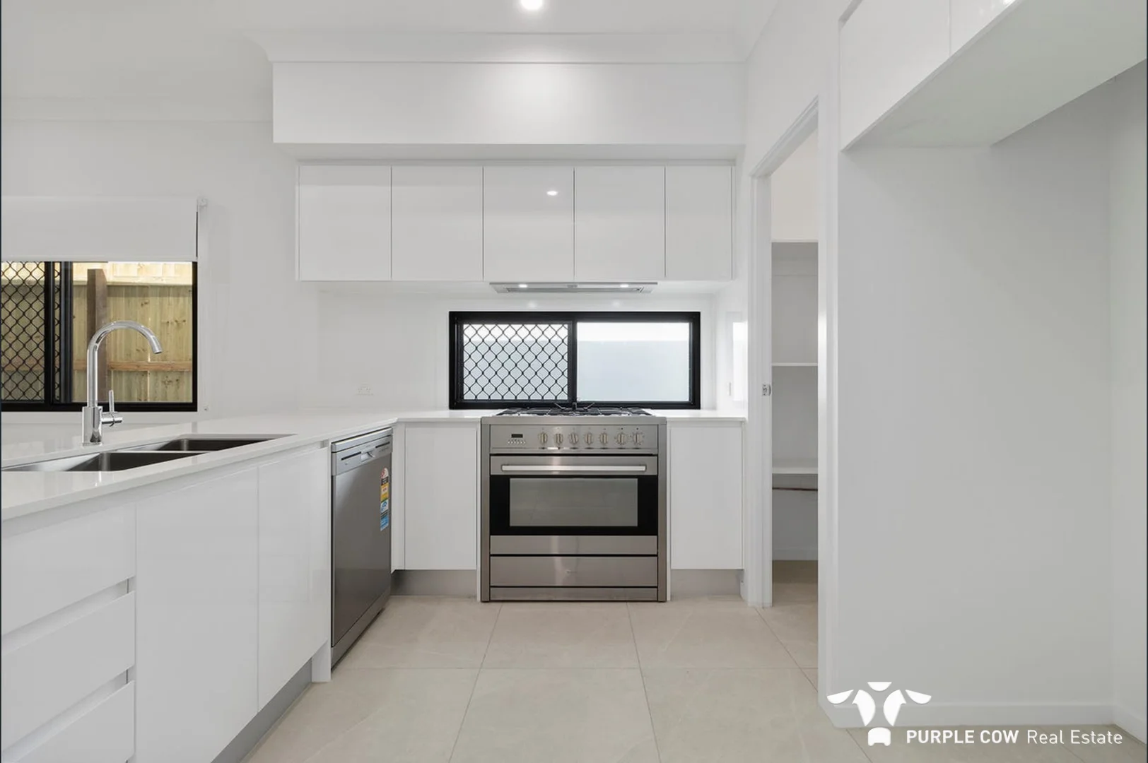 31 Matterhorn, White Rock QLD 4306 photo 2