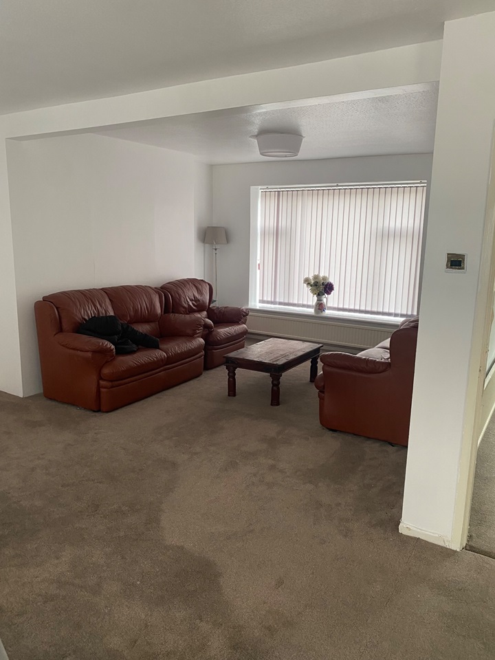 4 Bed Semi-Detached House, Montrose Road, S7, N1 7GU