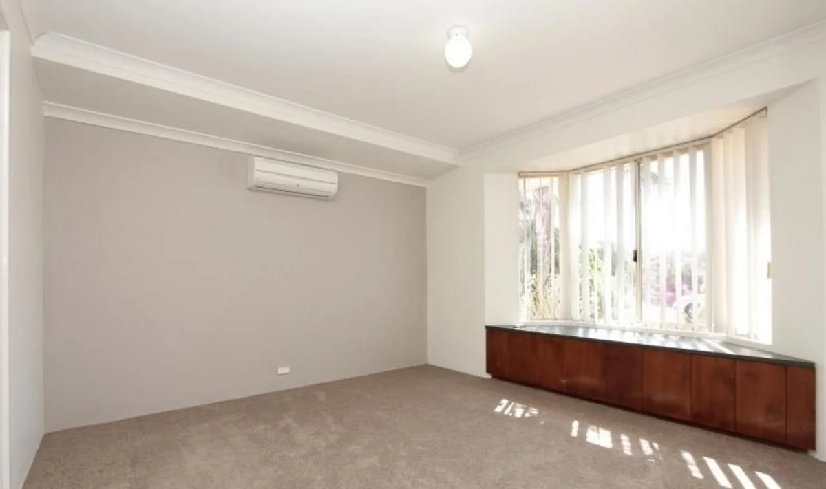 6 Hemming Close, Clarkson WA 6030 photo 2