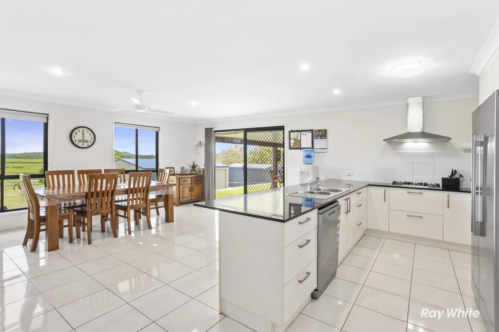 16 Hitching Rail Drive, Tanby QLD 4703 photo 3