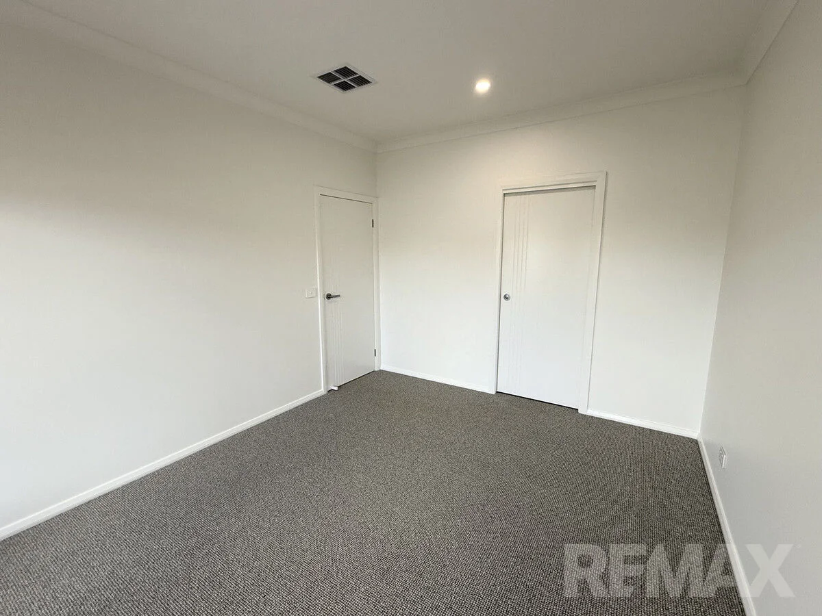 Additional image 3 of 2/17 Tooleybuc Street, Gobbagombalin NSW 2650