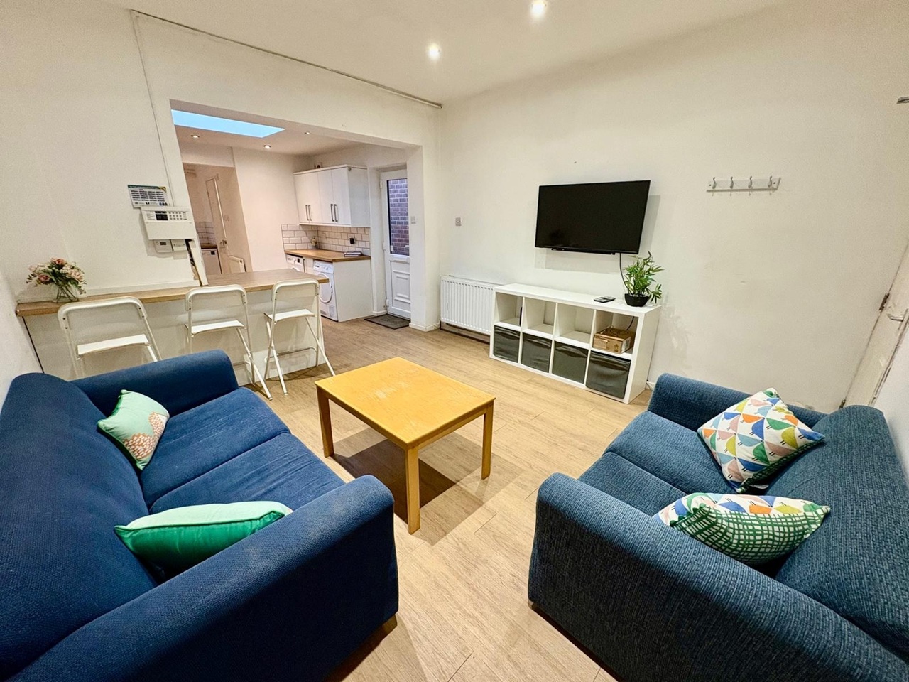 5 Bed Terraced House, Pomona Street, S11, N1 7GU