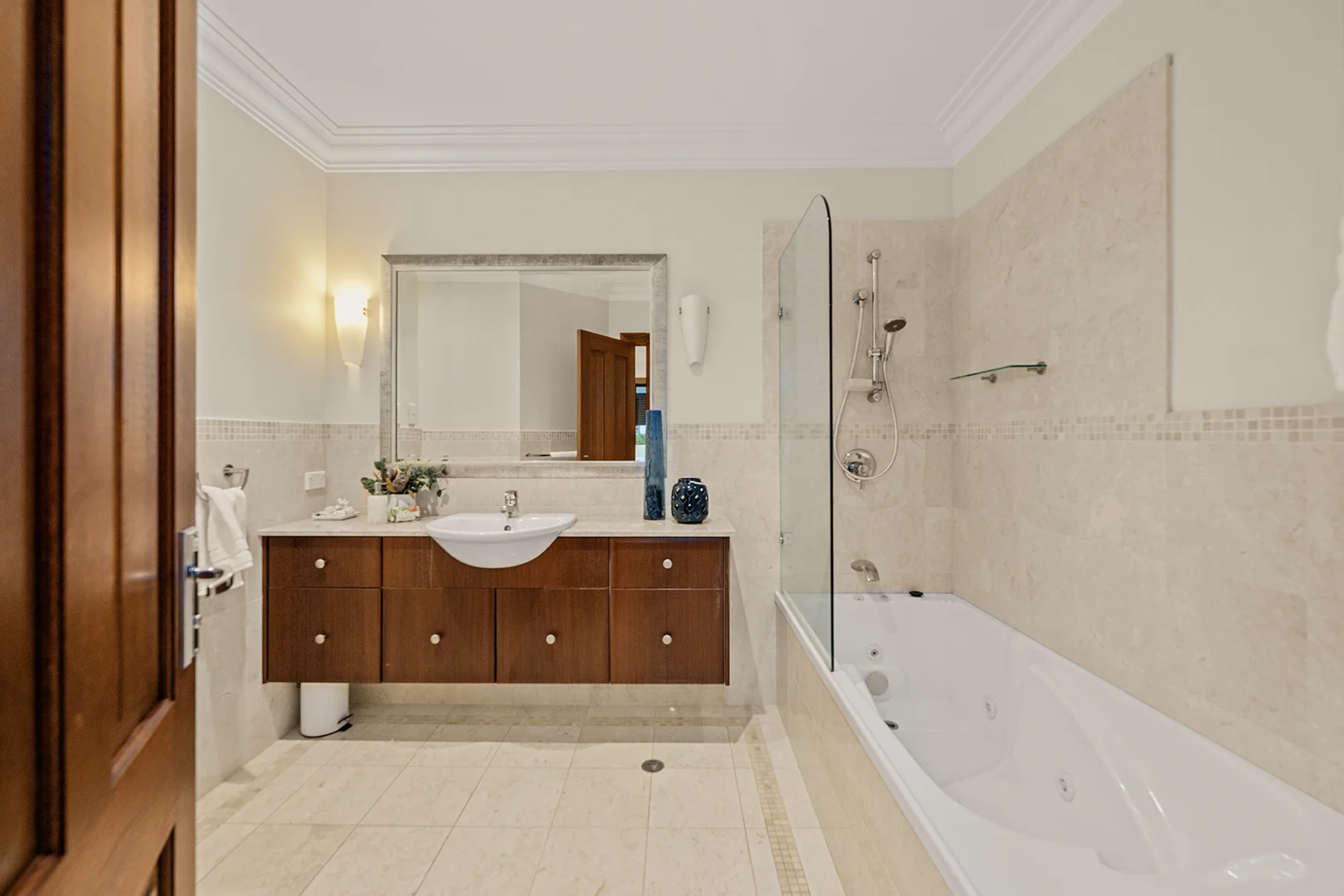 Additional image 18 of 23 King Charles Dr, Sovereign Islands QLD 4216