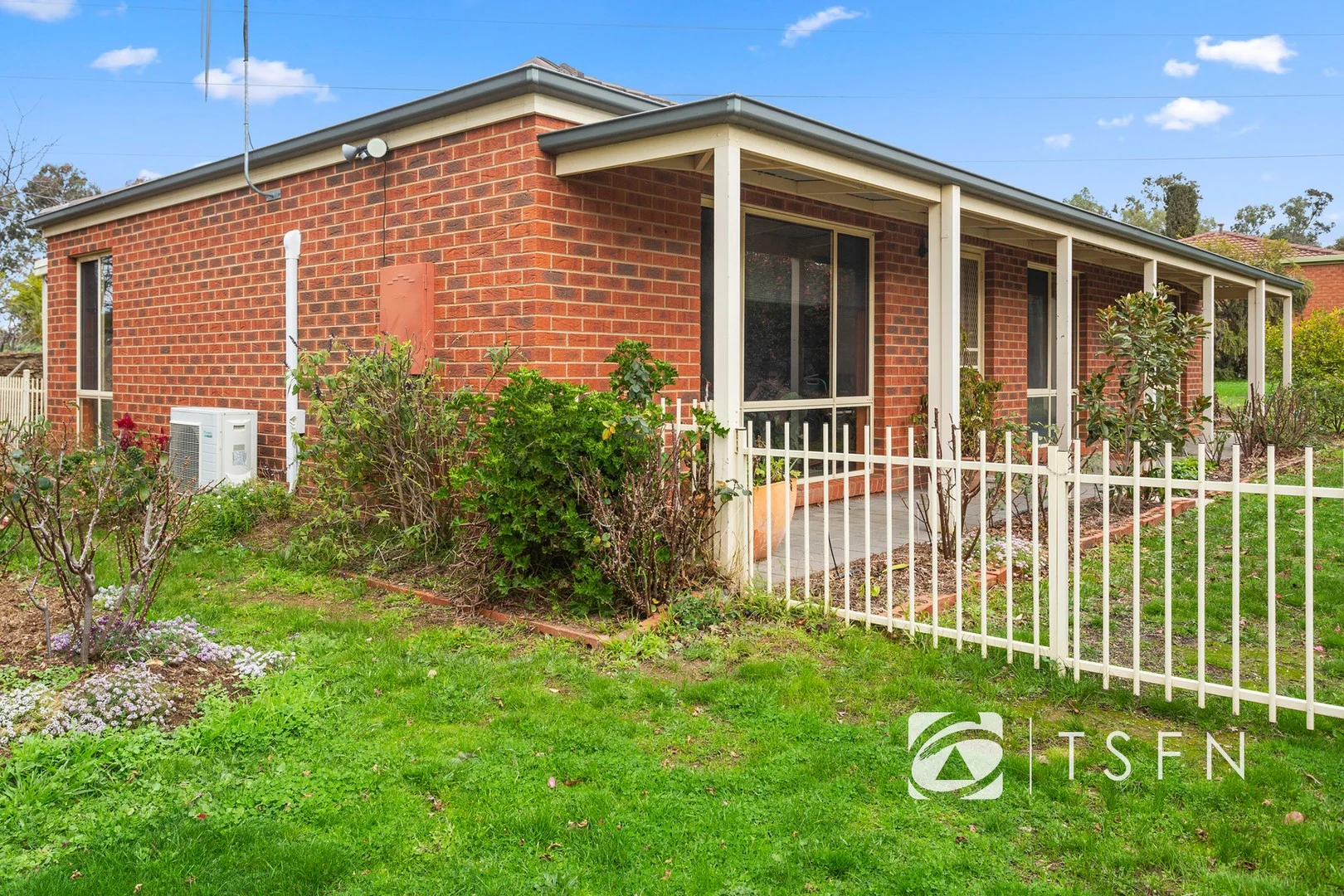 6 Emma Place, Quarry Hill VIC 3550