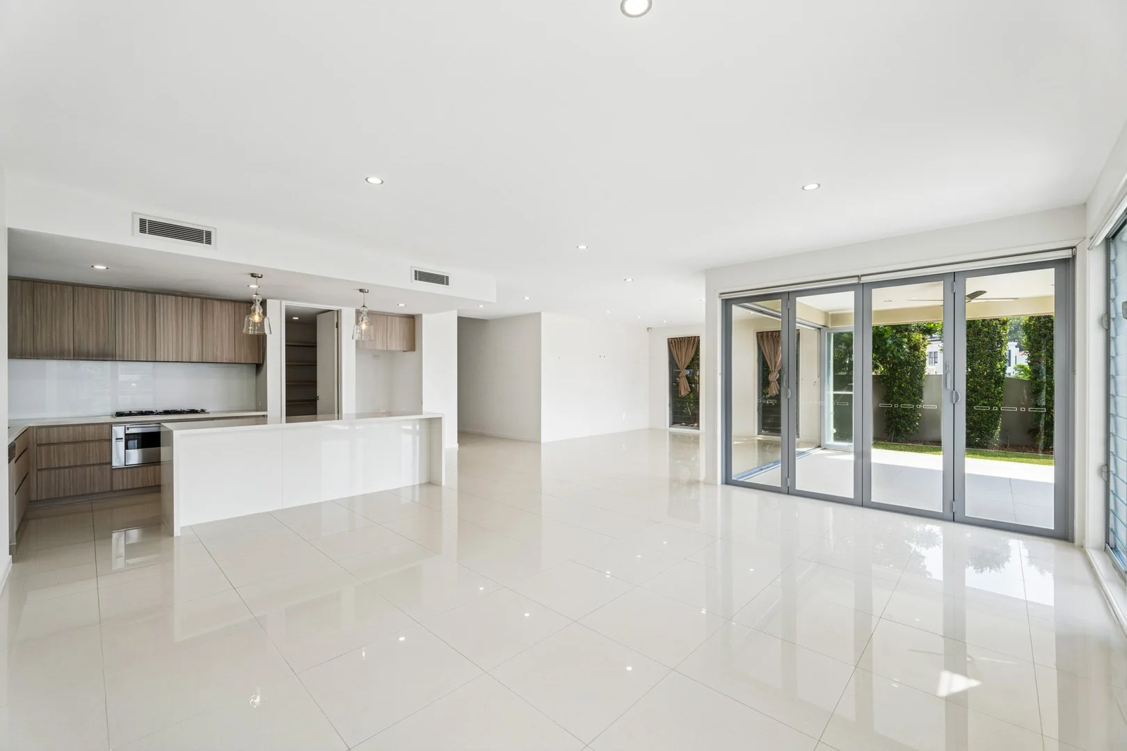Additional image 8 of 1069 Edgecliff Drive, Hope Island QLD 4212