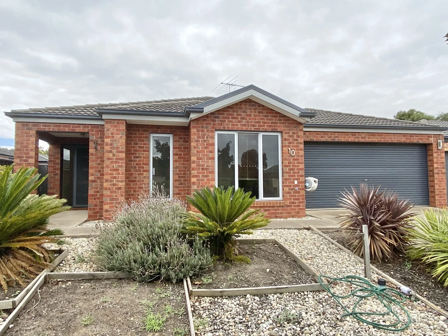 10 Burrendong Street, Manor Lakes VIC 3024