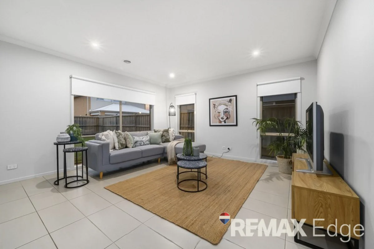 17 Semblance Drive, Tarneit VIC 3029 photo 2
