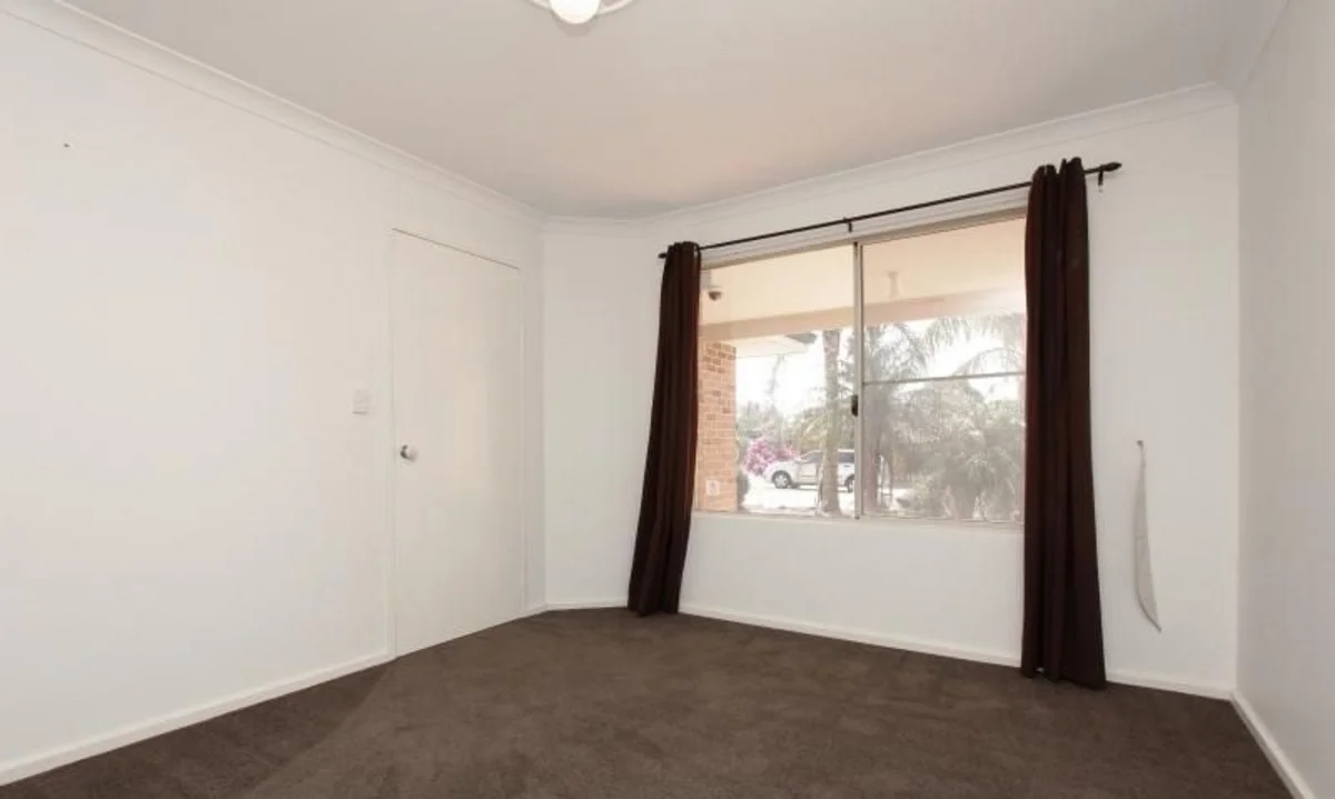 6 Hemming Close, Clarkson WA 6030 photo 4