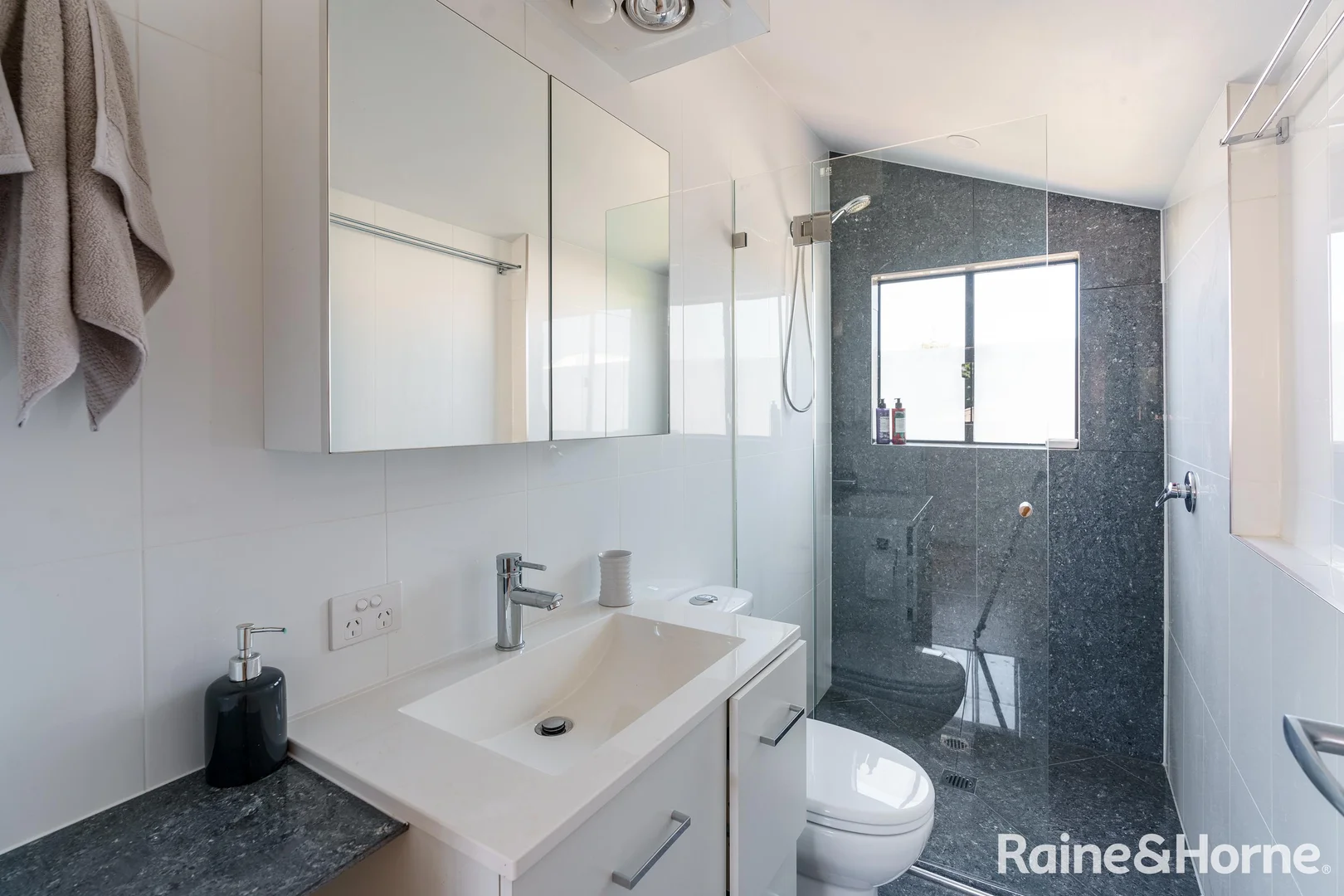 Additional image 3 of 1/89 Donald Street, Hamilton North NSW 2292