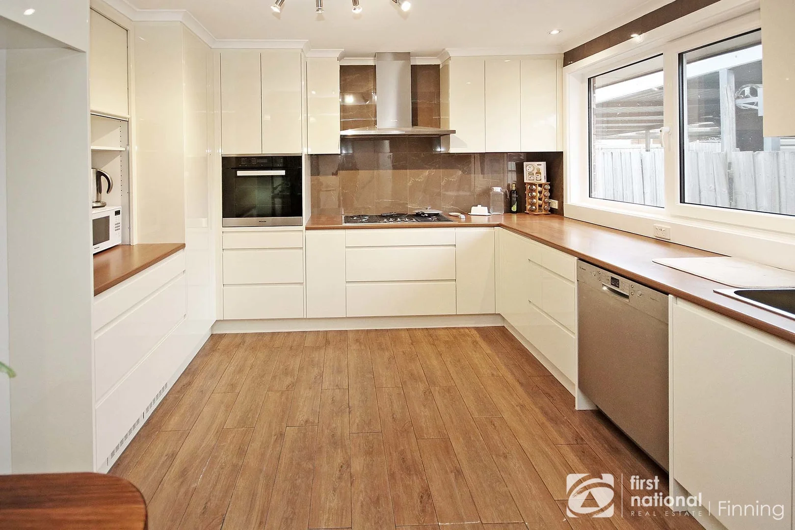 13 Millswyn, Avenue, Hampton Park VIC 3976 photo 2