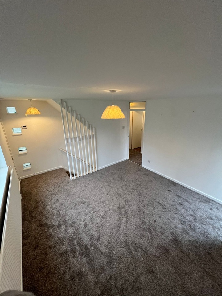 3 Bed Semi-Detached House, Spring Close Mount, S14, N1 7GU photo 3