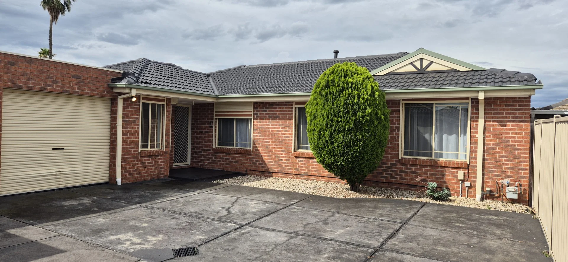 2/14 View St, St Albans VIC 3021