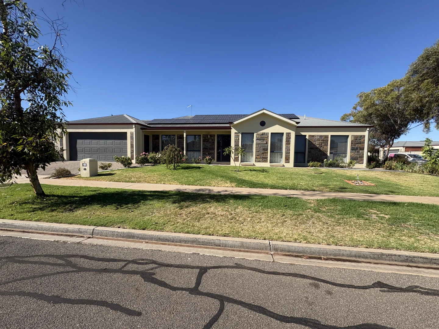 8 Bristol Way, Mildura VIC 3500 photo 2