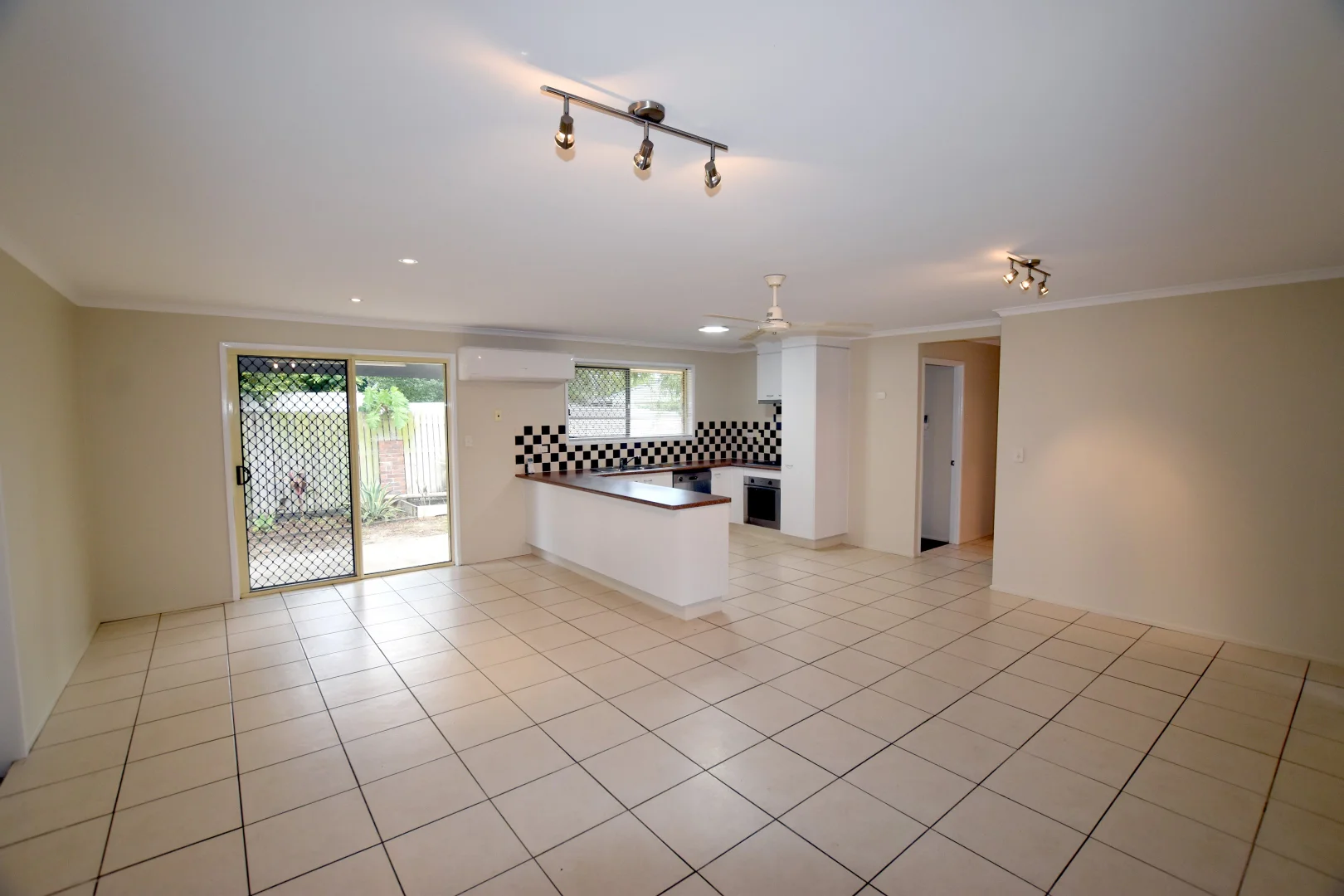 Additional image 6 of 9B Windward Passage, South Gladstone QLD 4680