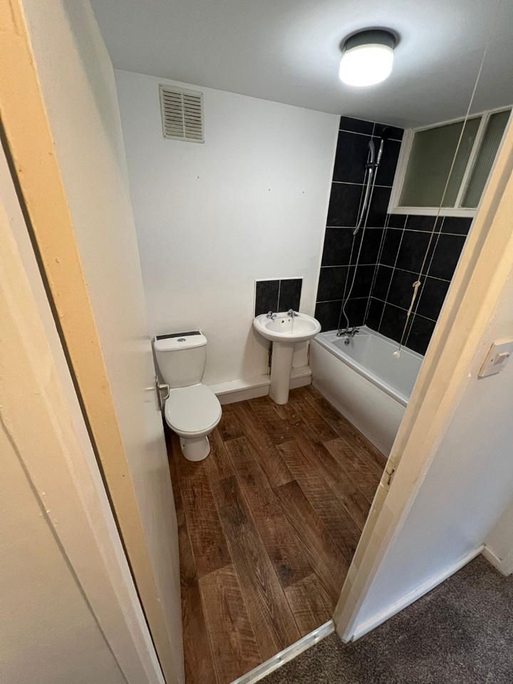 3 Bed Semi-Detached House, Spring Close Mount, S14, N1 7GU photo 5