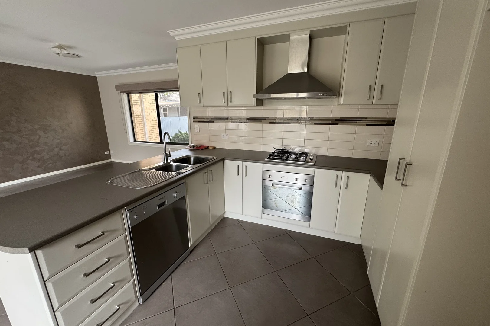 2/21 Numurkah Road, Shepparton VIC 3630 photo 2