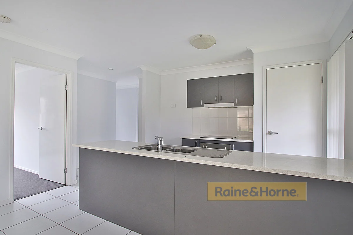 41 Dillon Avenue, Augustine Heights QLD 4300 photo 5