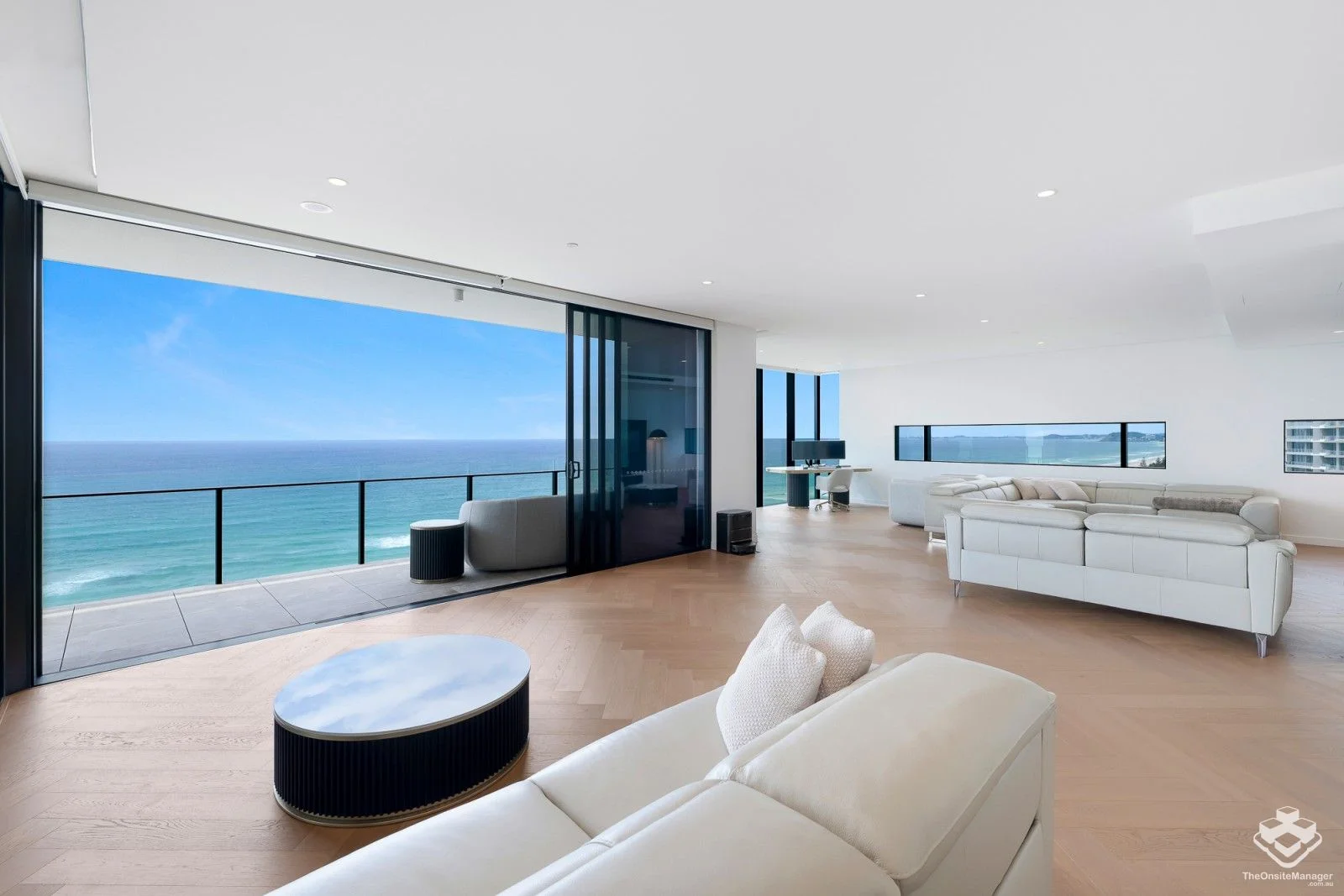 16/2 Charles Avenue, Broadbeach QLD 4218